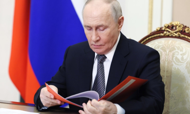Путин подписа законa за използване на армията за защита на задържани в чужбина руснаци